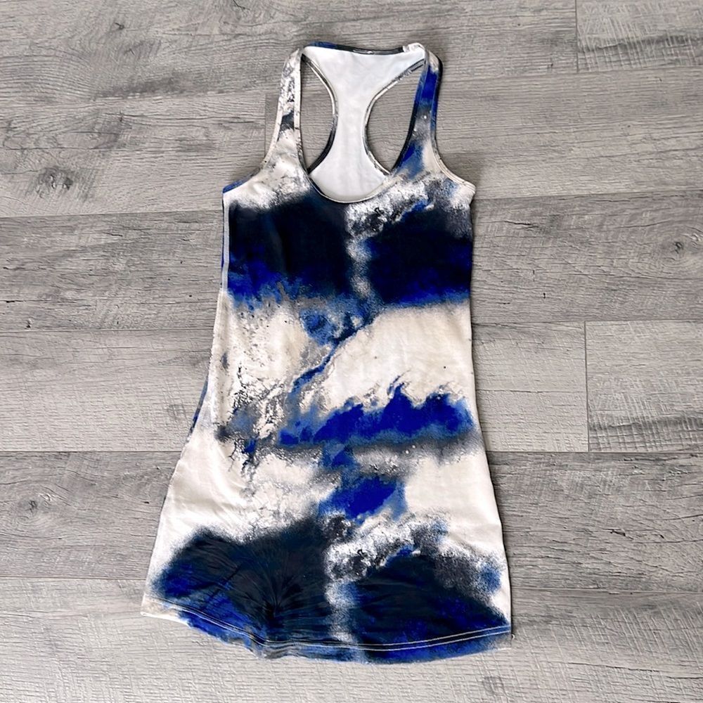 lululemon Hip-Length Racerback Tank Top blue ivory Sz 4